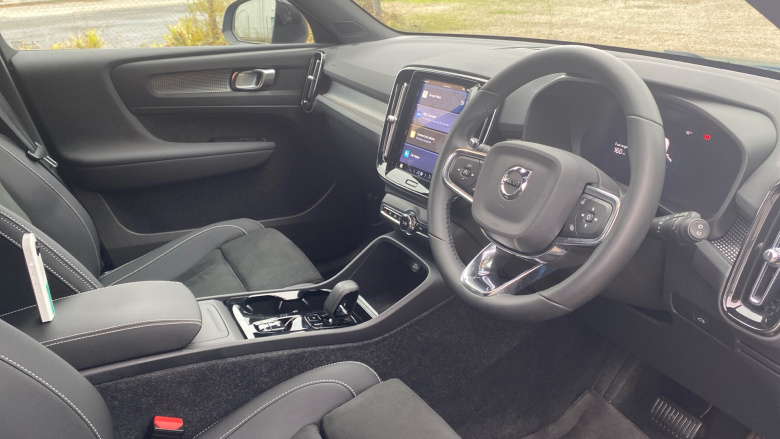 Volvo XC40 2.0 B3P Plus Dark 5dr Auto Petrol Estate